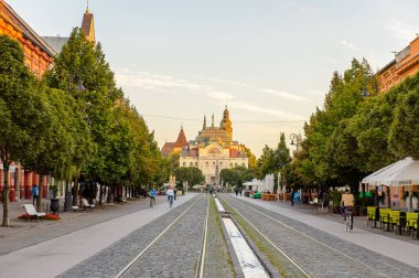 Kosice, Slovakya - 25 Eylül 2016: Slovakya'nın doğusundaki en büyük şehir olan Kosice'nin ana caddesi. 2013 yılında Avrupa Kültür Başkenti oldu