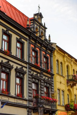 Kosice, Slovakya - 25 Eylül 2016: Doğu Slovakya'nın en büyük şehri olan Kosice'nin ana caddesinin renkli mimarisi. 2013 yılında Avrupa Kültür Başkenti oldu