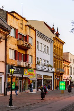 Kosice, Slovakya - 25 Eylül 2016: Slovakya'nın doğusundaki en büyük şehir olan Kosice'nin akşamında mimari. 2013 yılında Avrupa Kültür Başkenti oldu