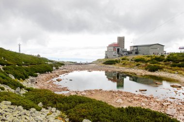 Tatranska Lomnica, Slovakya - 26 Eylül 2016: Yüksek Tatra Dağları (Vysoke Tatry) Slovakya ve Polonya sınırı boyunca uzanan bir dağ sırası