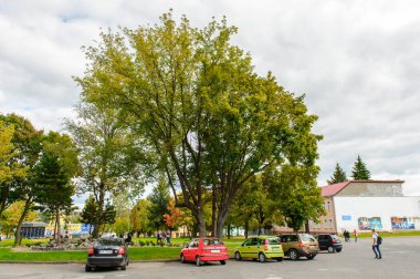 Kezmarok, Slovakya - 26 Eylül 2016: Kezmarok,Slovakya, Spis bölgesinde küçük bir kasaba, Poprad nehri.