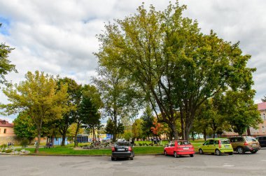 Kezmarok, Slovakya - 26 Eylül 2016: Kezmarok,Slovakya, Spis bölgesinde küçük bir kasaba, Poprad nehri.