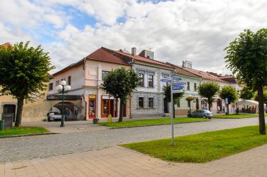 Kezmarok, Slovakya - 26 Eylül 2016: Kezmarok,Slovakya, Spis bölgesinde küçük bir kasaba, Poprad nehri.