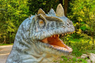 Bratislava, Slovakya - 28 Eylül 2016: Bratislava, Slovakya'nın popüler turistik yerlerinden biri olan Dinopark'ta Fotosaurus.