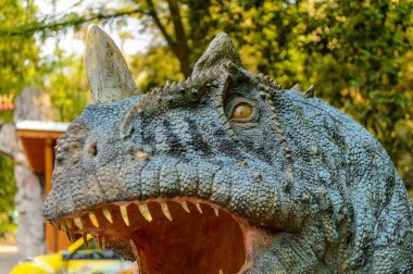 Bratislava, Slovakya - 28 Eylül 2016: Bratislava, Slovakya'nın popüler turistik yerlerinden biri olan Dinopark'ta Fotosaurus.