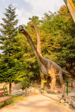 Bratislava, Slovakya - 28 Eylül 2016: Brachiosaurus Dinopark'ta, Bratislava, Slovakya'nın gözde mekanlarından biri.