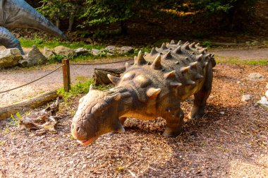 Bratislava, Slovakya - 28 Eylül 2016: Bratislava, Slovakya'nın popüler turistik yerlerinden biri olan Dinopark'taki Ankylosaurus.