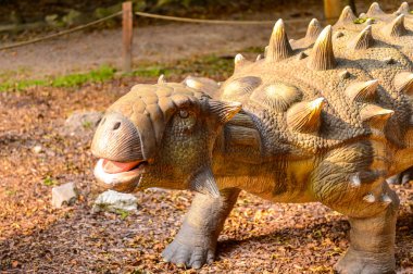 Bratislava, Slovakya - 28 Eylül 2016: Bratislava, Slovakya'nın popüler turistik yerlerinden biri olan Dinopark'taki Ankylosaurus.