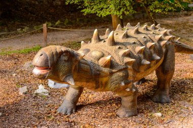 Bratislava, Slovakya - 28 Eylül 2016: Bratislava, Slovakya'nın popüler turistik yerlerinden biri olan Dinopark'taki Ankylosaurus.