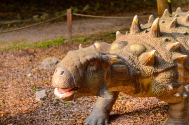 Bratislava, Slovakya - 28 Eylül 2016: Bratislava, Slovakya'nın popüler turistik yerlerinden biri olan Dinopark'taki Ankylosaurus.
