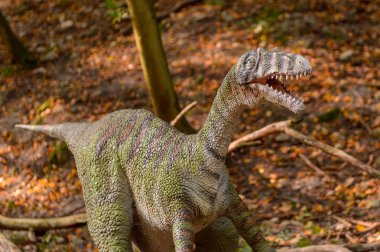 Bratislava, Slovakya - 28 Eylül 2016: Bratislava, Slovakya'nın popüler turistik yerlerinden biri olan Dinopark'ta Velociraptor.