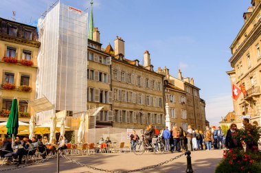 Cenevre, İsviçre - Eki 10, 2016: Restoran, Cenevre, İsviçre. Küresel bir şehir, bir finans merkezi ve dünya çapında diplomasi merkezidir.