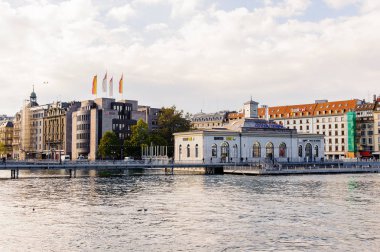 Cenevre, İsviçre - Eki 10, 2016: Cenevre Mimarisi, İsviçre. Küresel bir şehir, bir finans merkezi ve dünya çapında diplomasi merkezidir.