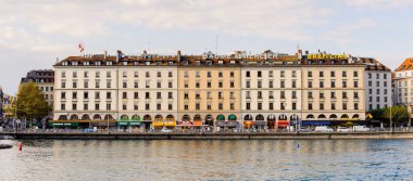 Cenevre, İsviçre - Eki 10, 2016: Cenevre Mimarisi, İsviçre. Küresel bir şehir, bir finans merkezi ve dünya çapında diplomasi merkezidir.