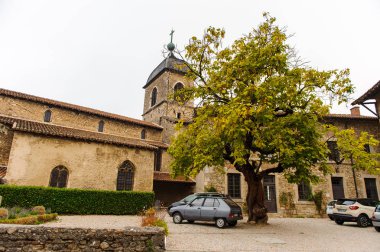 Perouges, Fransa - Eki 11, 2016: Perouges Arhitecture, Fransa, bir ortaçağ duvarlı şehir, popüler bir turistik.