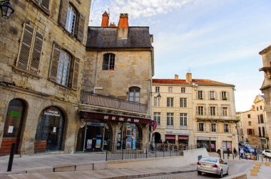 Perigueux, Fransa - 11 Ekim 2016: Perigueux,Fransa'nın Ortaçağ mimarisi. Kasaba, Bir Roma Katolik piskoposluğunun merkezidir..