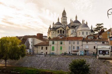 Perigueux, Fransa - 11 Ekim 2016: St. Front's Cathedral of Perigueux, Fransa. Kasaba, Bir Roma Katolik piskoposluğunun merkezidir..