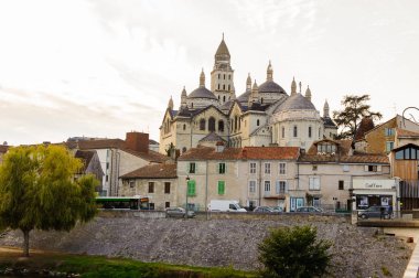 Perigueux, Fransa - 11 Ekim 2016: St. Front's Cathedral of Perigueux, Fransa. Kasaba, Bir Roma Katolik piskoposluğunun merkezidir..
