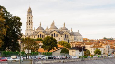 Perigueux, Fransa - 11 Ekim 2016: St. Front's Cathedral of Perigueux, Fransa. Kasaba, Bir Roma Katolik piskoposluğunun merkezidir..
