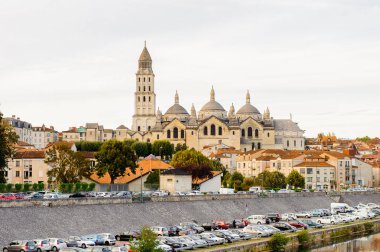 Perigueux, Fransa - 11 Ekim 2016: St. Front's Cathedral of Perigueux, Fransa. Kasaba, Bir Roma Katolik piskoposluğunun merkezidir..