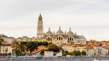 Perigueux, Fransa - 11 Ekim 2016: St. Front's Cathedral of Perigueux, Fransa. Kasaba, Bir Roma Katolik piskoposluğunun merkezidir..