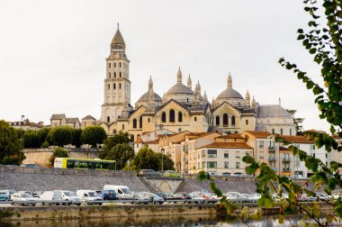 Perigueux, Fransa - 11 Ekim 2016: St. Front's Cathedral of Perigueux, Fransa. Kasaba, Bir Roma Katolik piskoposluğunun merkezidir..