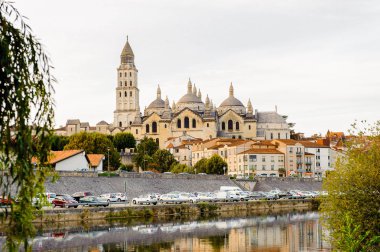 Perigueux, Fransa - 11 Ekim 2016: St. Front's Cathedral of Perigueux, Fransa. Kasaba, Bir Roma Katolik piskoposluğunun merkezidir..