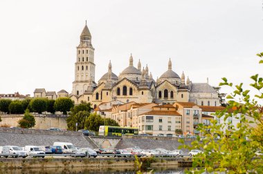 Perigueux, Fransa - 11 Ekim 2016: St. Front's Cathedral of Perigueux, Fransa. Kasaba, Bir Roma Katolik piskoposluğunun merkezidir..