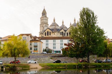 Perigueux, Fransa - 11 Ekim 2016: St. Front's Cathedral of Perigueux, Fransa. Kasaba, Bir Roma Katolik piskoposluğunun merkezidir..