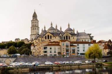 Perigueux, Fransa - 11 Ekim 2016: St. Front's Cathedral of Perigueux, Fransa. Kasaba, Bir Roma Katolik piskoposluğunun merkezidir..