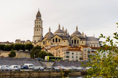 Perigueux, Fransa - 11 Ekim 2016: St. Front's Cathedral of Perigueux, Fransa. Kasaba, Bir Roma Katolik piskoposluğunun merkezidir..
