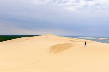 La Teste-De-Buch, Fransa -Eki 12, 2016: Pilat Dune (Grande Dune du Pilat), Avrupa'nın en yüksek kum ulağı.