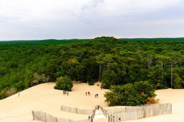 La Teste-De-Buch, Fransa -Eki 12, 2016: Pilat Dune (Grande Dune du Pilat), Avrupa'nın en yüksek kum ulağı.