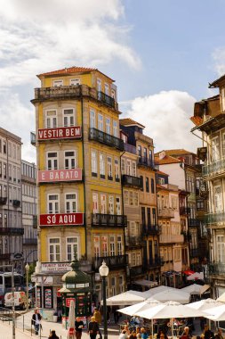 Porto, Portekiz - 21 Haziran 2014: Portekiz'in ikinci büyük şehri olan Porto'nun mimarisi 2001 yılında Avrupa Kültür Başkenti olarak adlandırıldı