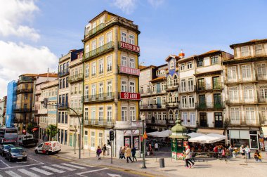 Porto, Portekiz - 21 Haziran 2014: Portekiz'in ikinci büyük şehri olan Porto'nun mimarisi 2001 yılında Avrupa Kültür Başkenti olarak adlandırıldı