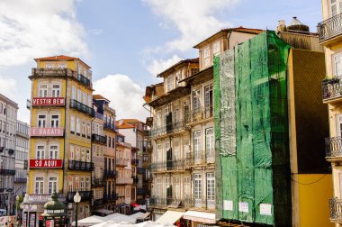 Porto, Portekiz - 21 Haziran 2014: Portekiz'in ikinci büyük şehri olan Porto'nun mimarisi 2001 yılında Avrupa Kültür Başkenti olarak adlandırıldı