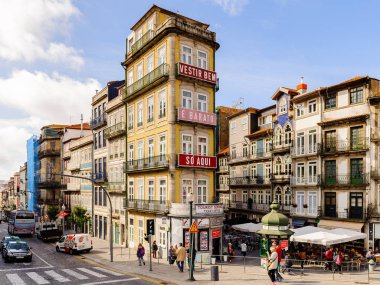 Porto, Portekiz - 21 Haziran 2014: Portekiz'in ikinci büyük şehri olan Porto'nun mimarisi 2001 yılında Avrupa Kültür Başkenti olarak adlandırıldı