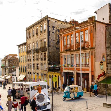 Porto, Portekiz - 21 Haziran 2014: Portekiz'in ikinci büyük şehri olan Porto'nun mimarisi 2001 yılında Avrupa Kültür Başkenti olarak adlandırıldı