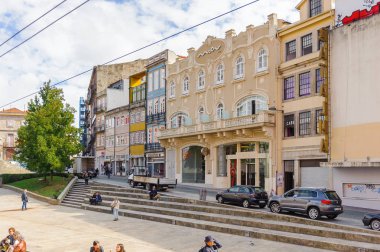 Porto, Portekiz - 21 Haziran 2014: Portekiz'in ikinci büyük şehri olan Porto'nun mimarisi 2001 yılında Avrupa Kültür Başkenti olarak adlandırıldı