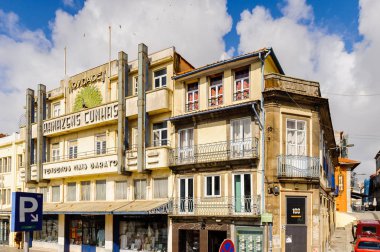 Porto, Portekiz - 21 Haziran 2014: Portekiz'in ikinci büyük şehri olan Porto'nun mimarisi 2001 yılında Avrupa Kültür Başkenti olarak adlandırıldı