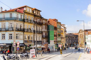 Porto, Portekiz - 21 Haziran 2014: Portekiz'in ikinci büyük şehri olan Porto'nun mimarisi 2001 yılında Avrupa Kültür Başkenti olarak adlandırıldı
