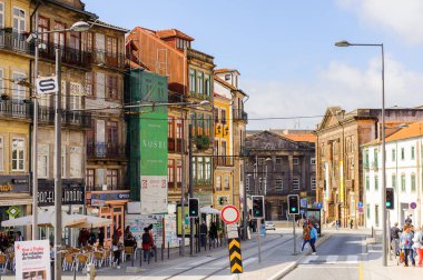 Porto, Portekiz - 21 Haziran 2014: Portekiz'in ikinci büyük şehri olan Porto'nun mimarisi 2001 yılında Avrupa Kültür Başkenti olarak adlandırıldı