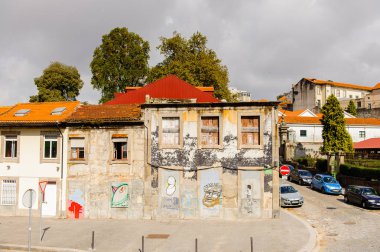 Porto, Portekiz - 21 Haziran 2014: Portekiz'in ikinci büyük şehri olan Porto'nun mimarisi 2001 yılında Avrupa Kültür Başkenti olarak adlandırıldı