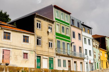 Porto, Portekiz - 21 Haziran 2014: Portekiz'in ikinci büyük şehri olan Porto'nun mimarisi 2001 yılında Avrupa Kültür Başkenti olarak adlandırıldı