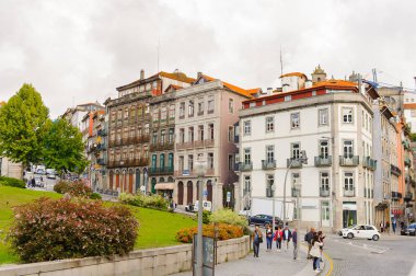 Porto, Portekiz - 21 Haziran 2014: Portekiz'in ikinci büyük şehri olan Porto'nun mimarisi 2001 yılında Avrupa Kültür Başkenti olarak adlandırıldı