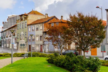 Porto, Portekiz - 21 Haziran 2014: Portekiz'in ikinci büyük şehri olan Porto'nun mimarisi 2001 yılında Avrupa Kültür Başkenti olarak adlandırıldı