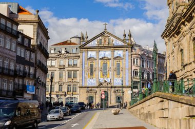 Porto, Portekiz - 21 Haziran 2014: Portekiz'in ikinci büyük şehri olan Porto'nun mimarisi 2001 yılında Avrupa Kültür Başkenti olarak adlandırıldı