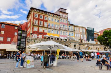Porto, Portekiz - 21 Haziran 2014: Porto Douro Vadisi, Portekiz'in ikinci büyük şehri ve 2001 yılında Avrupa Kültür Başkenti olarak adlandırıldı