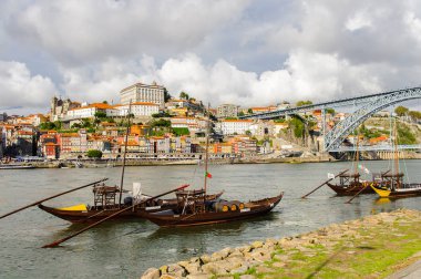 Porto, Portekiz - 21 Haziran 2014: Porto Douro Vadisi, Portekiz'in ikinci büyük şehri ve 2001 yılında Avrupa Kültür Başkenti olarak adlandırıldı