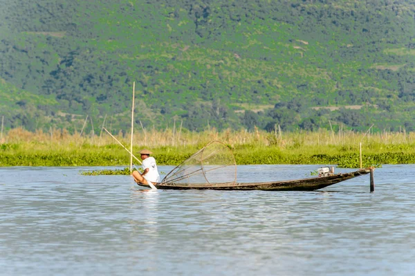 Lago Inle Myanmar Agosto 2016 Pescatore Birmano Non Identificato Una — Foto Stock